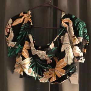 Guess- Off The Shoulder Top- Bon Voyage Print